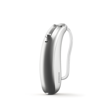 Silbernes Hörgerät des Modells Sonova Phonak Terra+ BTE-SP mit einem transparenten Schlauch.