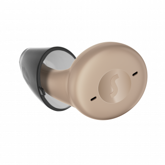 Signia Active Pro IX Hörgerät in Earbud-Optik, in dezentem Beige, mit Silikonaufsatz für optimalen Sitz im Ohr.