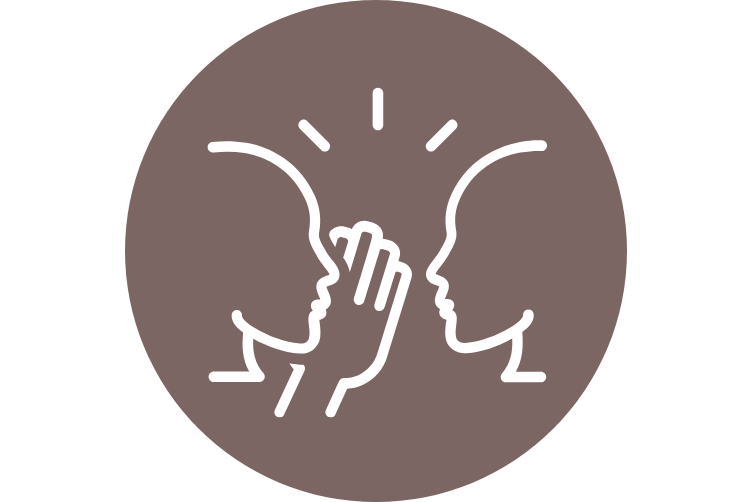 Icon mit zwei stilisierten Personen, von denen eine spricht und eine Sprechblase mit Wellenlinien dargestellt ist – Symbol für Verständigungsprobleme als Anlass für einen Hörtest.